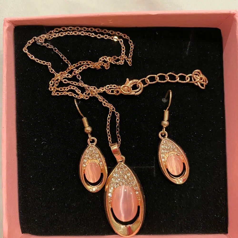 Tear drop pink jewelry - Picture 3 of 3